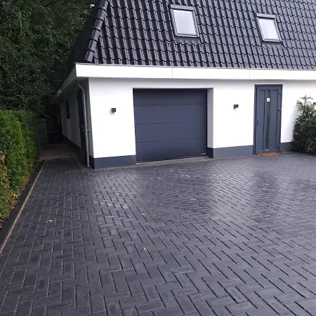 - Apeldoorn Met Jacuzzi Guest house Wenum