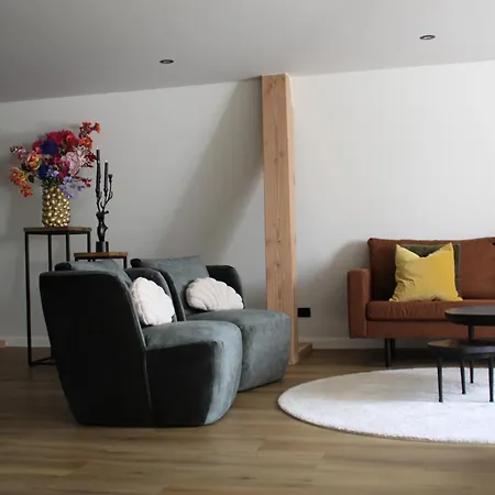 - Apeldoorn Met Jacuzzi Wenum