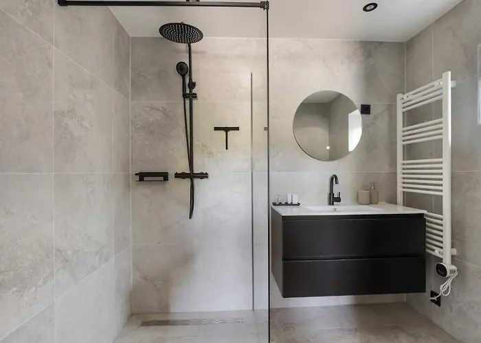 - Apeldoorn Met Jacuzzi Wenum