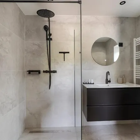 - Apeldoorn Met Jacuzzi Wenum