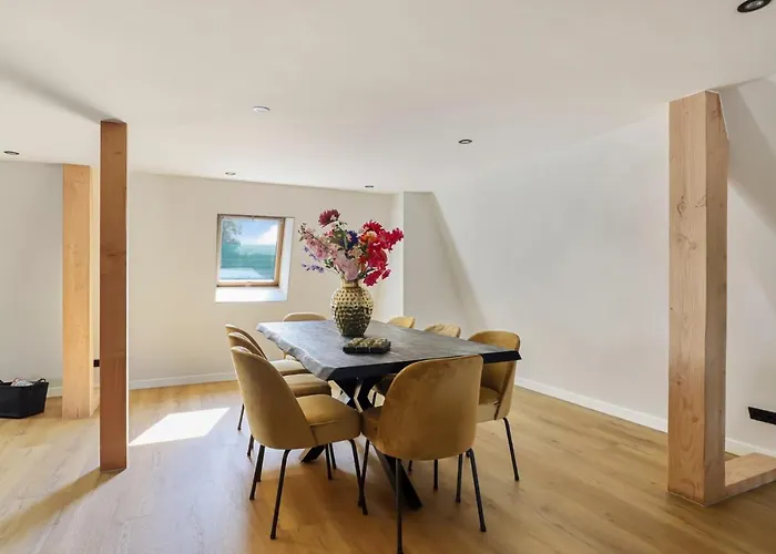 - Apeldoorn Met Jacuzzi 4*